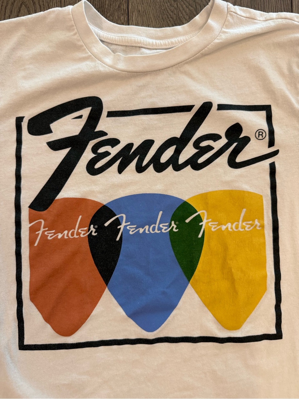 Fender Guitar Pick White Graphic Short Sleeve T-Shirt Women’s Size: Small